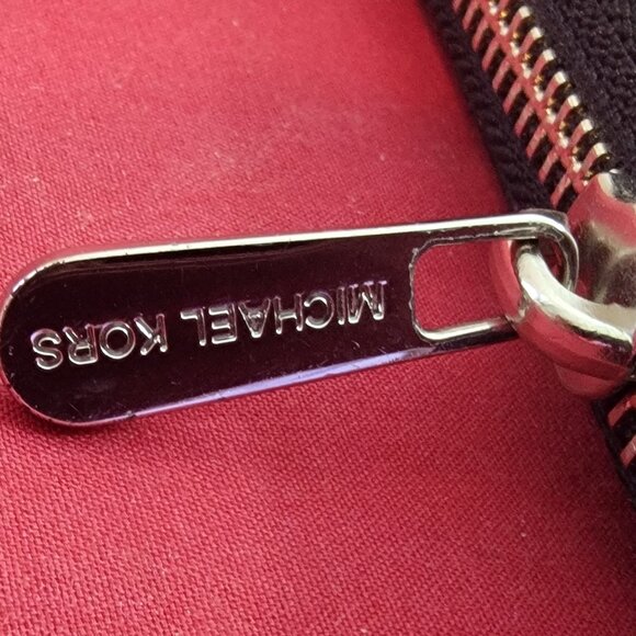 Michael Kors Jet Set Black Signature Monogram Print Zip Around Wallet/Wristlet - Picture 3 of 16